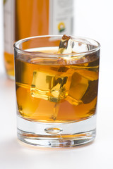 alcoholic beverage whith ice cubes