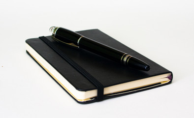 Cuaderno y pluma