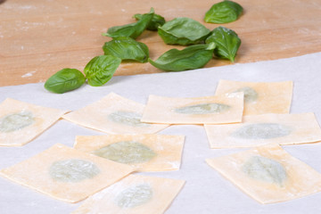 Nudeln und Basilikum