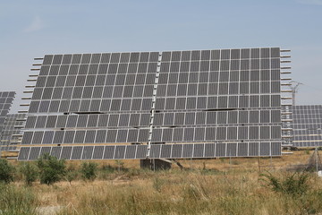 Placa solar con seguidor.