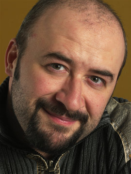 Uomo sorridente