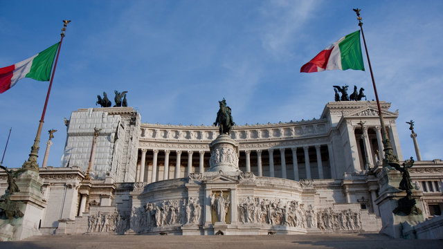 Vittoriano, Piazza Venezia