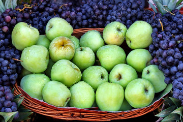 Fruit arrangement with green apples