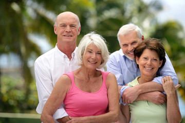 Groupe de seniors souriants