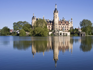 Fototapeta na wymiar Schwerin Castle Reflection