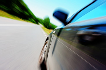 Obraz na płótnie Canvas Szybki samochód porusza się z motion blur