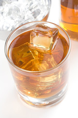 alcoholic beverage whith ice cubes