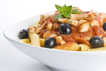 Pasta with Chicken and Black Olives