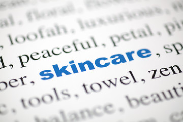 mot skincare soin de la peau lettre bleu texte flou