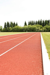 Sportplatz mit Laufbahn