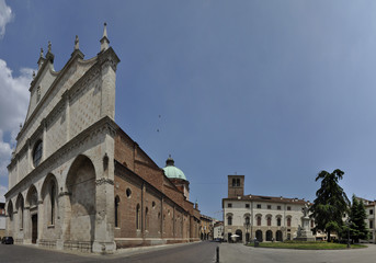 Fototapeta na wymiar Vicenza kwadrat panoramiczny katedra kościół