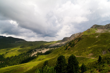 Obraz premium Formacja chmur w Alpach Południowego Tyrolu