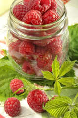 Frische Himbeeren im Glas