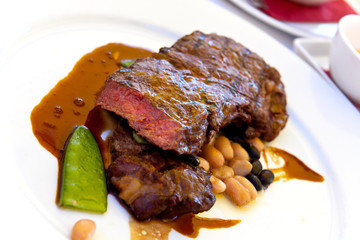 Rumpsteak(Roastbeef) - gegrillt,mit Soße,grünen Bohnen