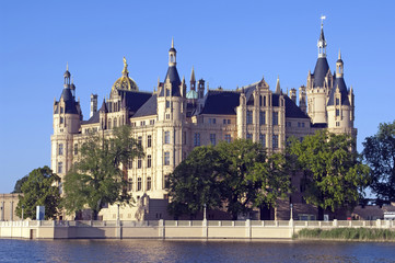 Fototapeta na wymiar Zamek w Schwerinie
