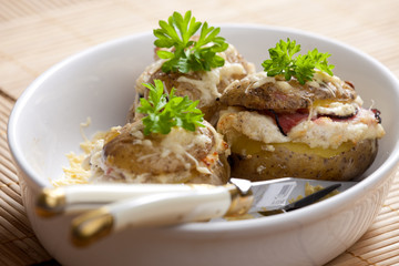 roasted potatoes wth garlic filling