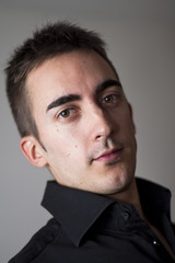 Fototapeta premium jeune homme d'affaire entrepreneur cadre dynamique