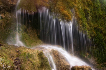 Fototapeta premium Wasserfall mit Moos