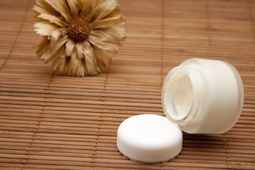 Creme für die Falten