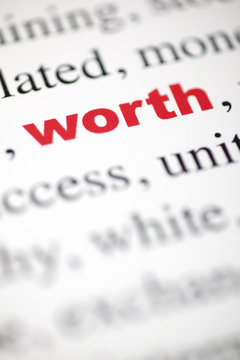 mot worth Valant lettres rouge texte flou