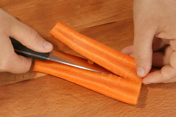 Gemüse für eine Suppe zubereiten