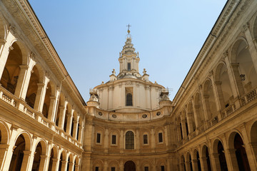 Obraz premium Patio of church in Rome.