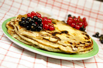 pfannkuchen mit früchten