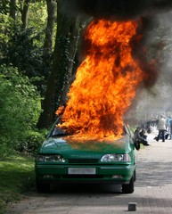 Brennendes Polizeiauto