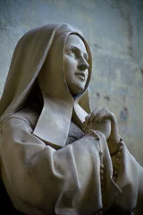 Muurstickers Statue of nun praying © Anton Harder