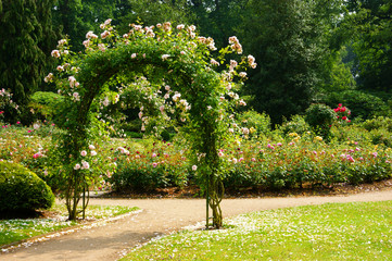 eingang zum Rosengarten