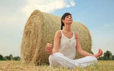 yoga im kornfeld