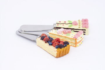 3 small cake lifts