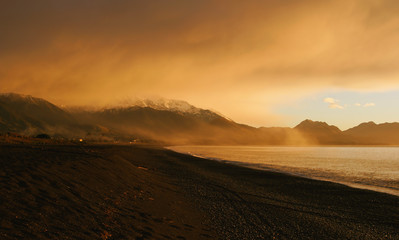 Sonnenuntergang am Strand von Neuseeland