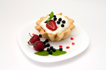 Delicious tart with berries and cream