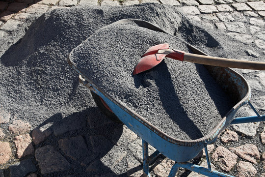basalt grit heap 02