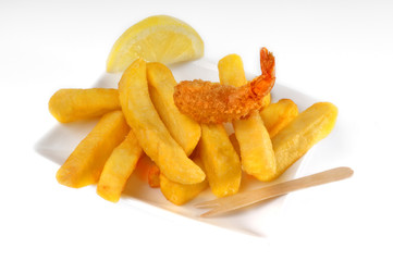 Pommes und panierte Garnele