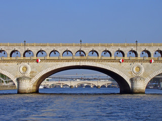 Le pont de Bercy, sur la Seine à Paris