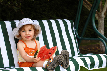kind  wassermelone  essen