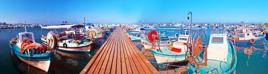 Papier Peint photo Lavable Chypre port avec bateaux de pêche