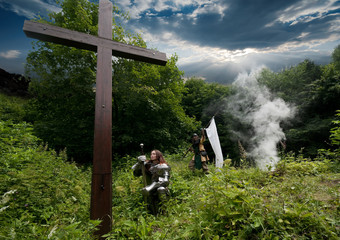 nach der Schlacht betet Jeanne D´Arc vor dem Kreuz