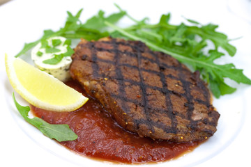 Rib Eye Steak mit Rucola Salat