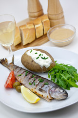Forelle mit Kartoffel,Rucola