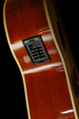Gitarrenkorpus mit Equalizer