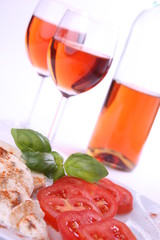 Mozarella, Tomaten, Basilikum, Wein