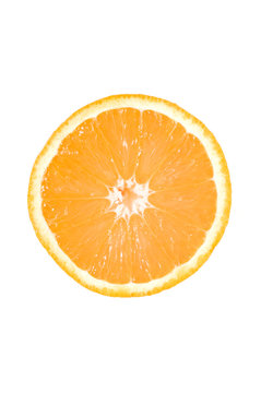 Orangenscheibe vor weißem Hintergrund