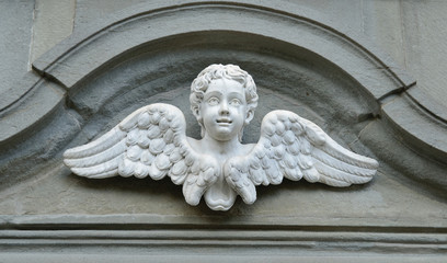 Doofer Engel mit Flügel