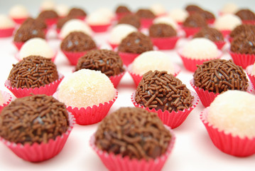 Brigadeiros e beijinhos 1