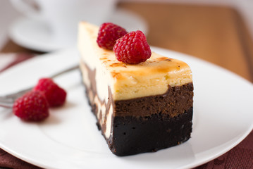 Cheesecake with raspberries
