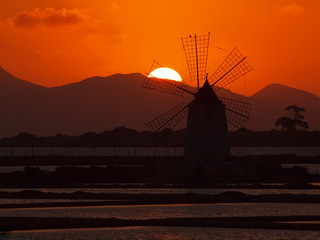 Windmühle bei den Salinen von Marsala
