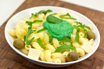 Nudel-Salat mit Minzen-Püree